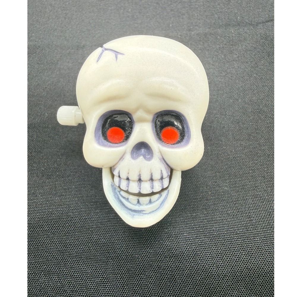 Vintage 1985 Hallmark Chatter Skull Pin Halloween Wind Up Style Brooch Red Eyes